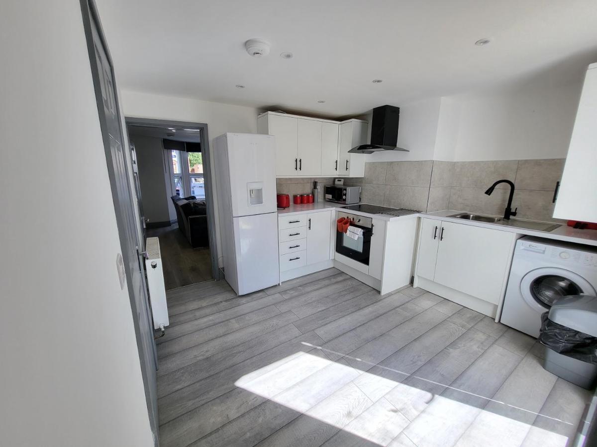 Vetrelax 4bedroom House With Garden And Parking * Colchester