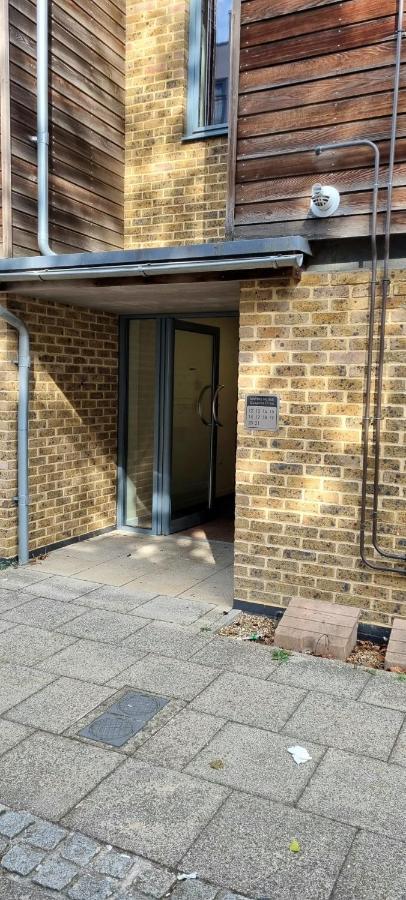 360 Serviced - Marine Quay - 1 Double Bedroom * Colchester
