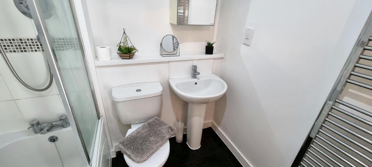 360 Serviced - Marine Quay - 1 Double Bedroom * Colchester