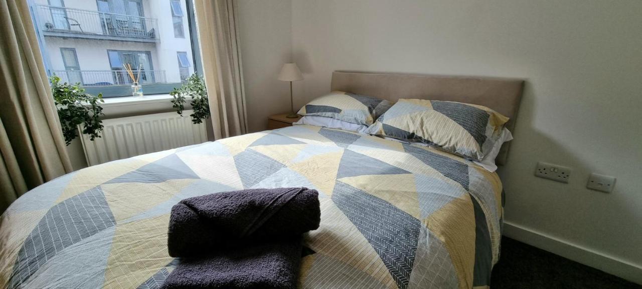 360 Serviced - Marine Quay - 1 Double Bedroom * Colchester