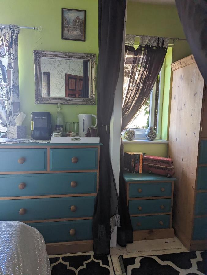 Quaint & Quirky House Town Centre Homestay