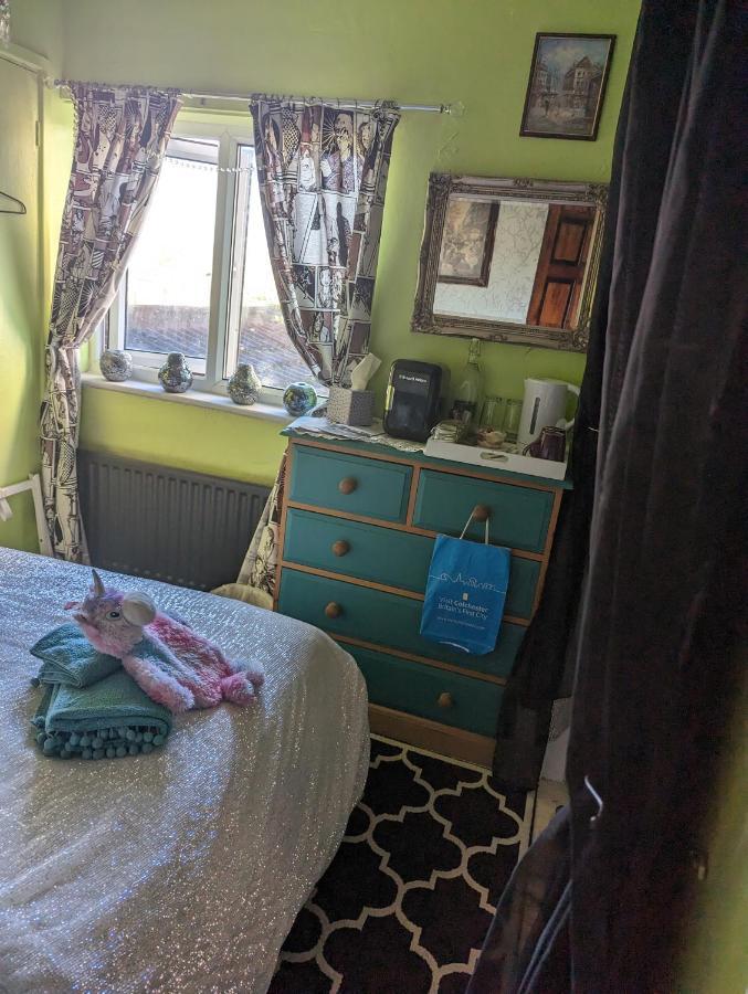 Quaint & Quirky House Town Centre Homestay *