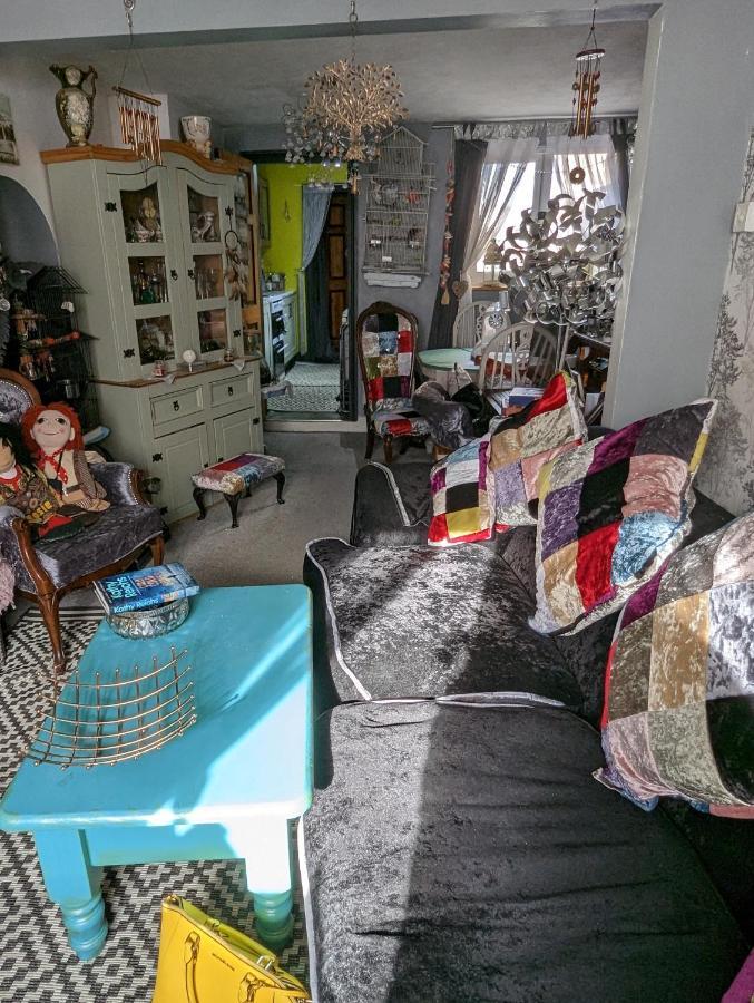 Quaint & Quirky House Town Centre Homestay