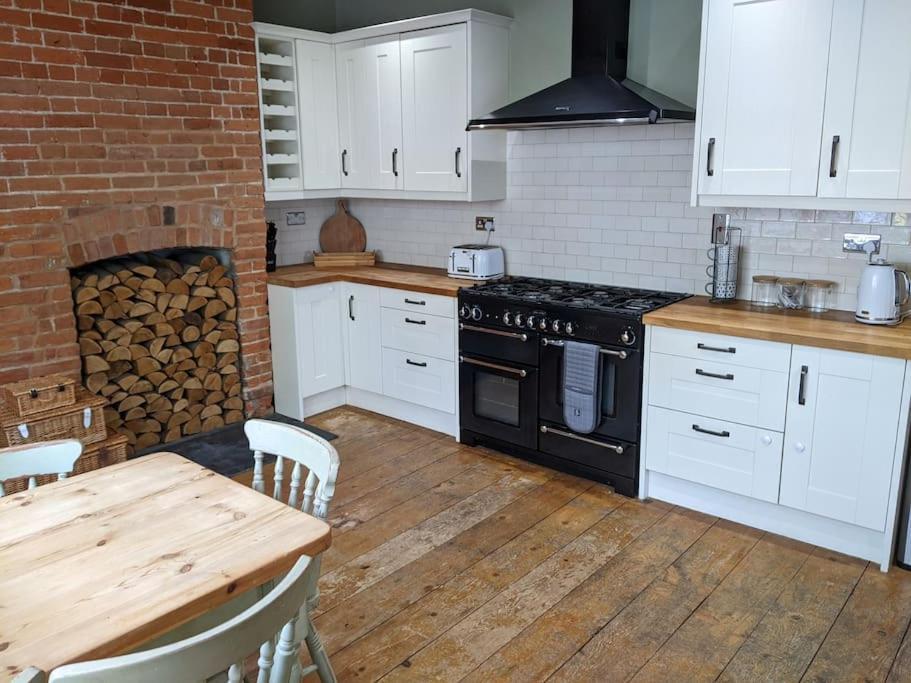 Beautiful Georgian Townhouse In * Colchester