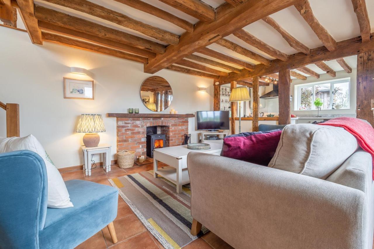 Stylish Rural With Views Over Fields And The River Stour - The Granary * Colchester