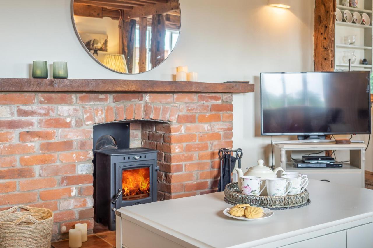 Stylish Rural With Views Over Fields And The River Stour - The Granary Holiday home Colchester