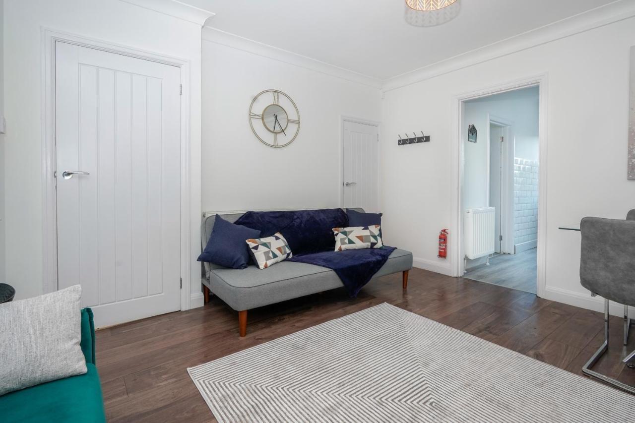 Cowdray Avenue Holiday home