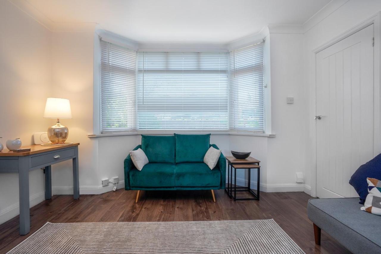 Holiday home Cowdray Avenue