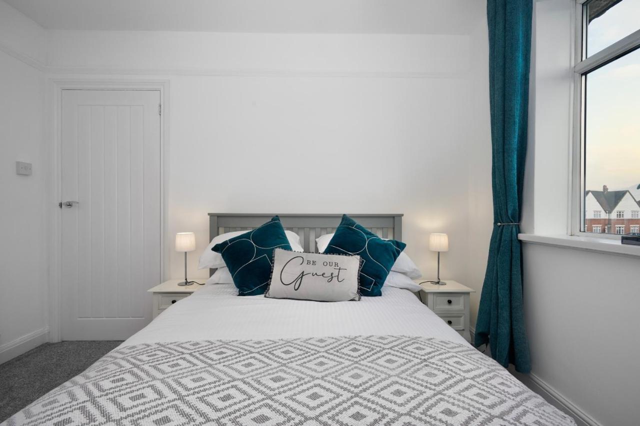 Cowdray Avenue Holiday home *