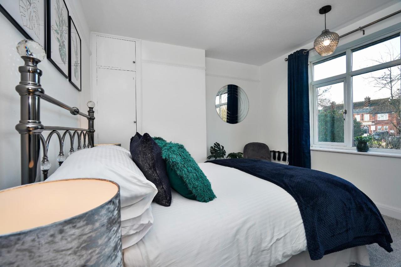 Cowdray Avenue Holiday home