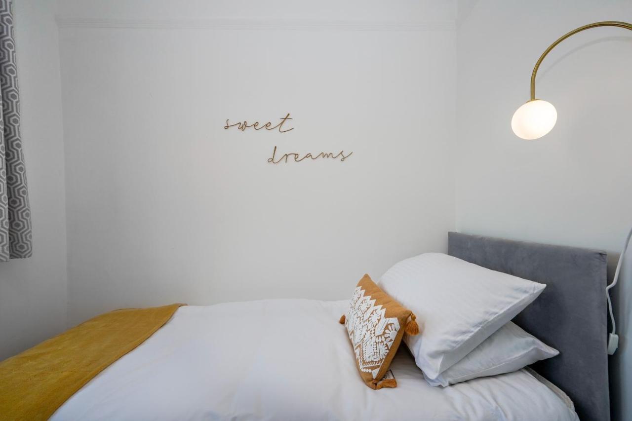 Cowdray Avenue Holiday home *