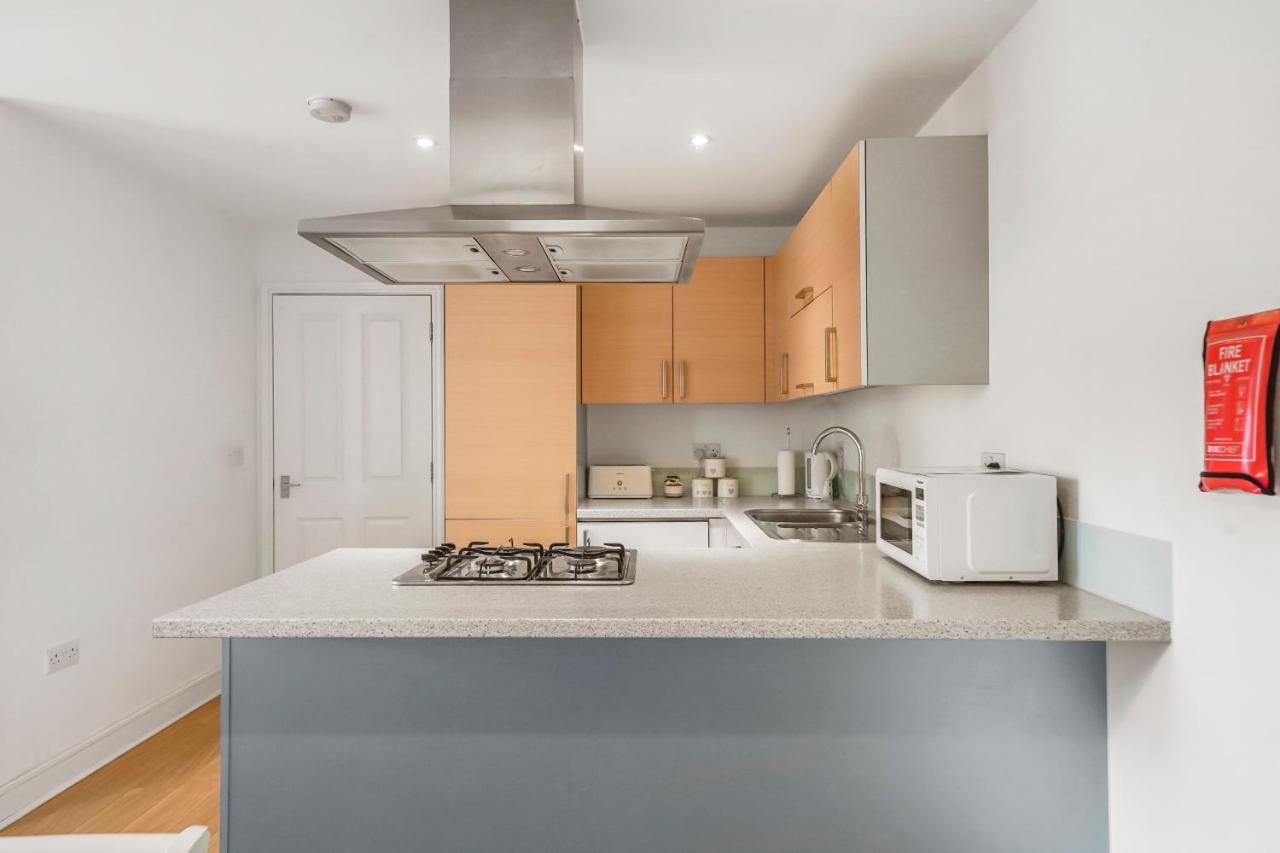 Apartment Luxnightzz - Two Bed - Close To North Station And Hospital