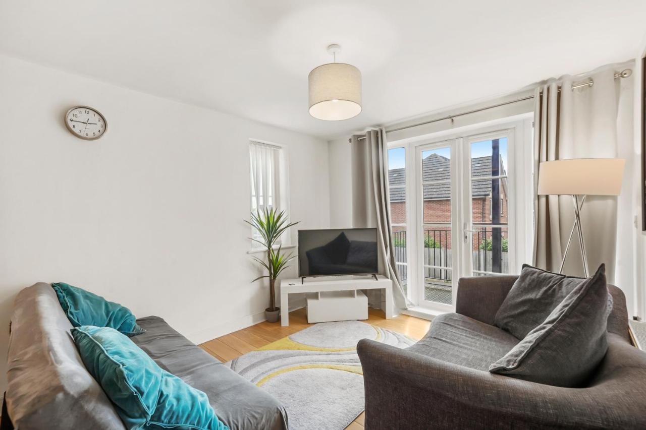 Apartment Luxnightzz - Two Bed - Close To North Station And Hospital *