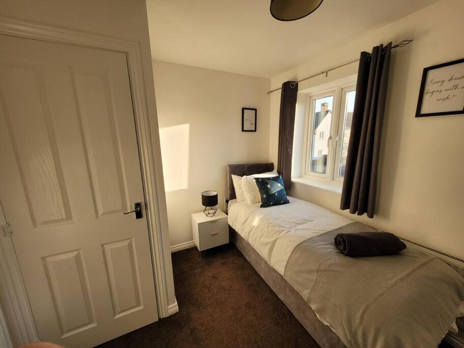 Kensington House- The Perfect For Contractor Holiday home