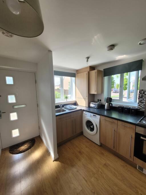 Kensington House- The Perfect For Contractor Holiday home *