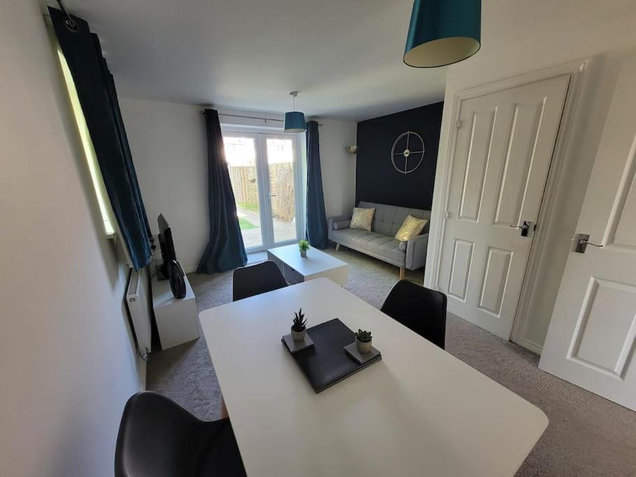 Kensington House- The Perfect For Contractor Holiday home