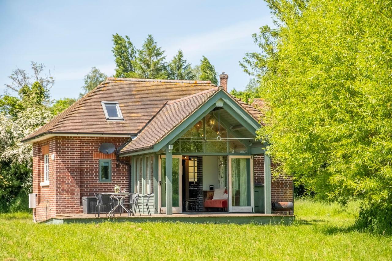 Ultimate Constable Country Rural Retreat - The Pump House Holiday home Colchester