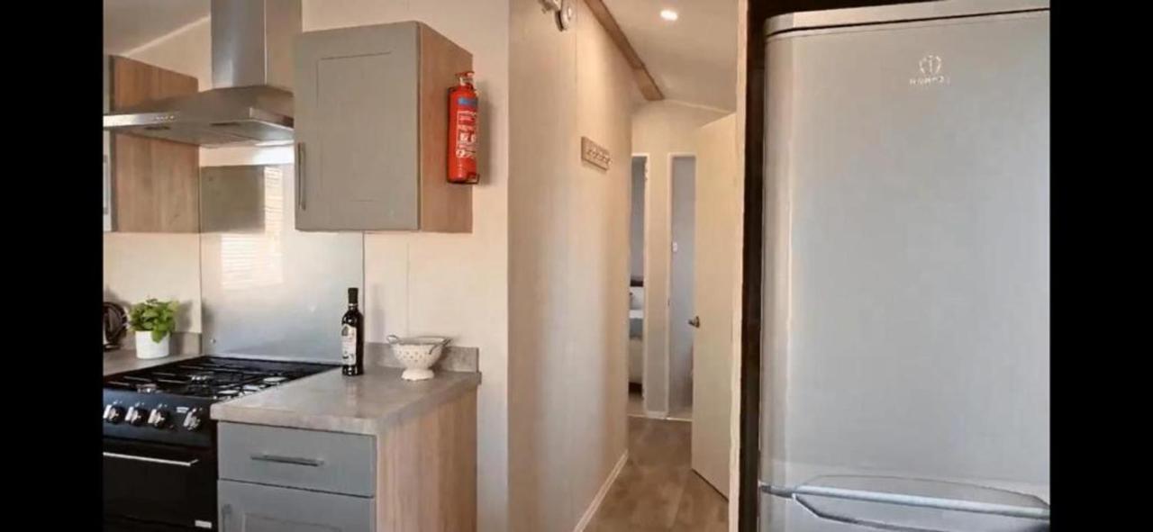 Chalet Charming 3-bed Caravan In Mersea Island Colchester