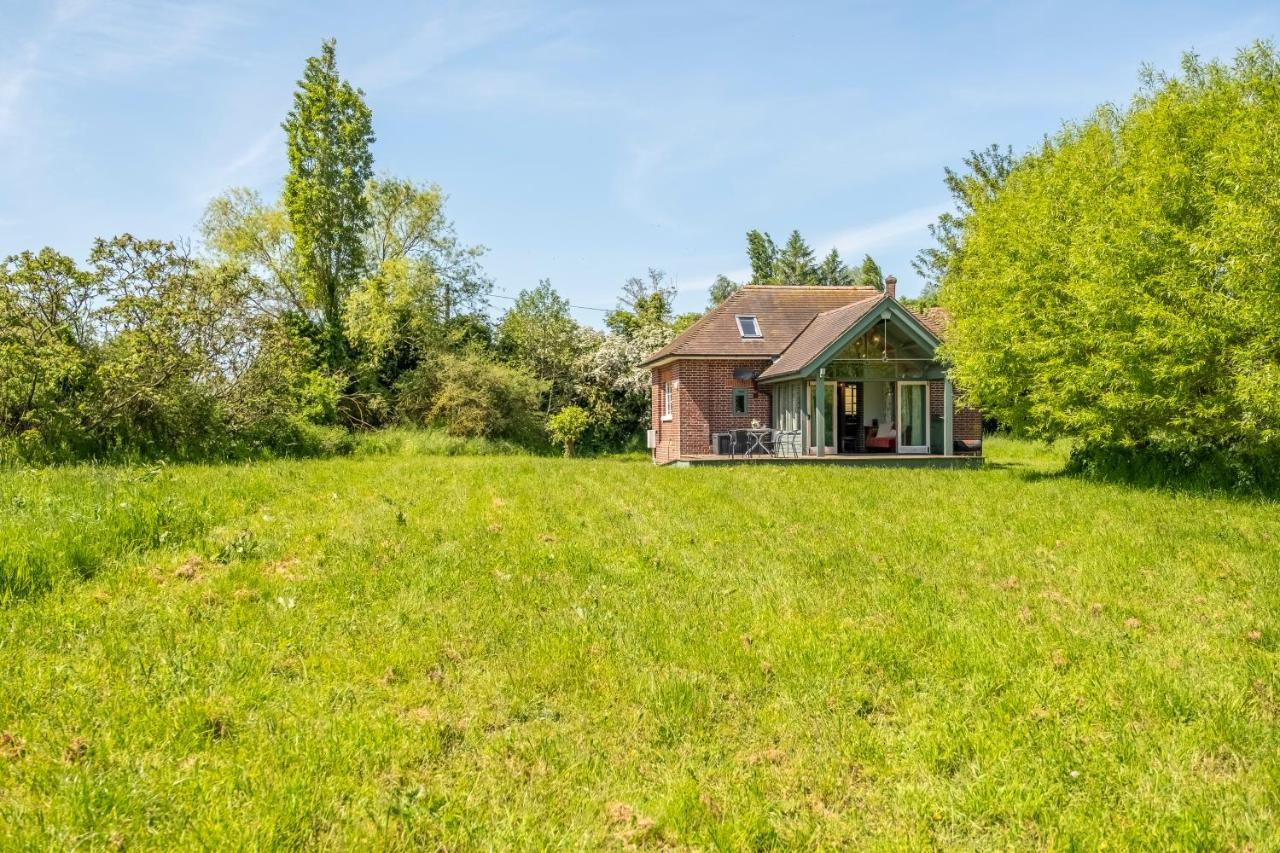 Ultimate Constable Country Rural Retreat - The Pump House Holiday home Colchester