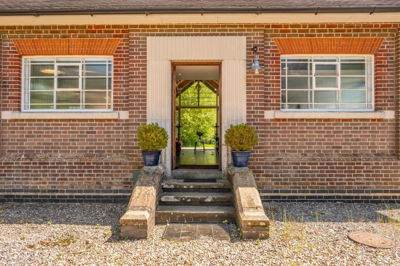 Ultimate Constable Country Rural Retreat - The Pump House Holiday home Colchester