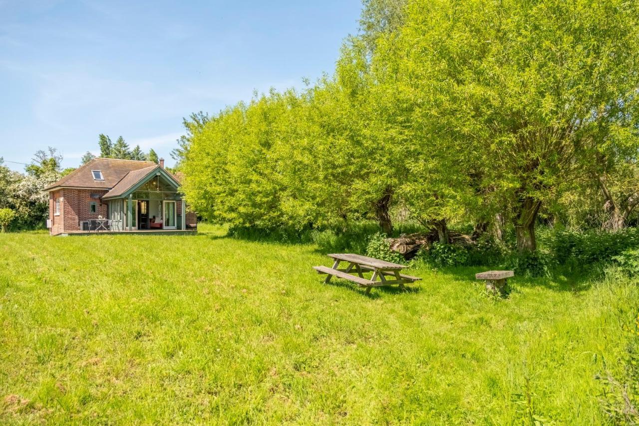 Ultimate Constable Country Rural Retreat - The Pump House Holiday home Colchester
