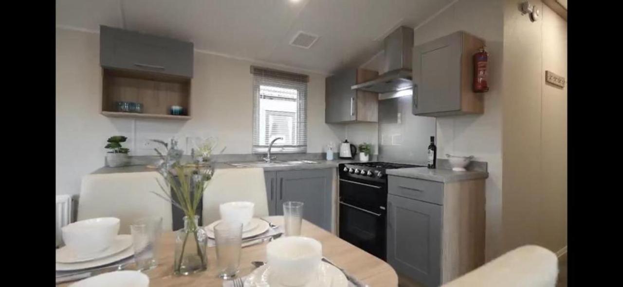Charming 3-bed Caravan In Mersea Island Chalet *