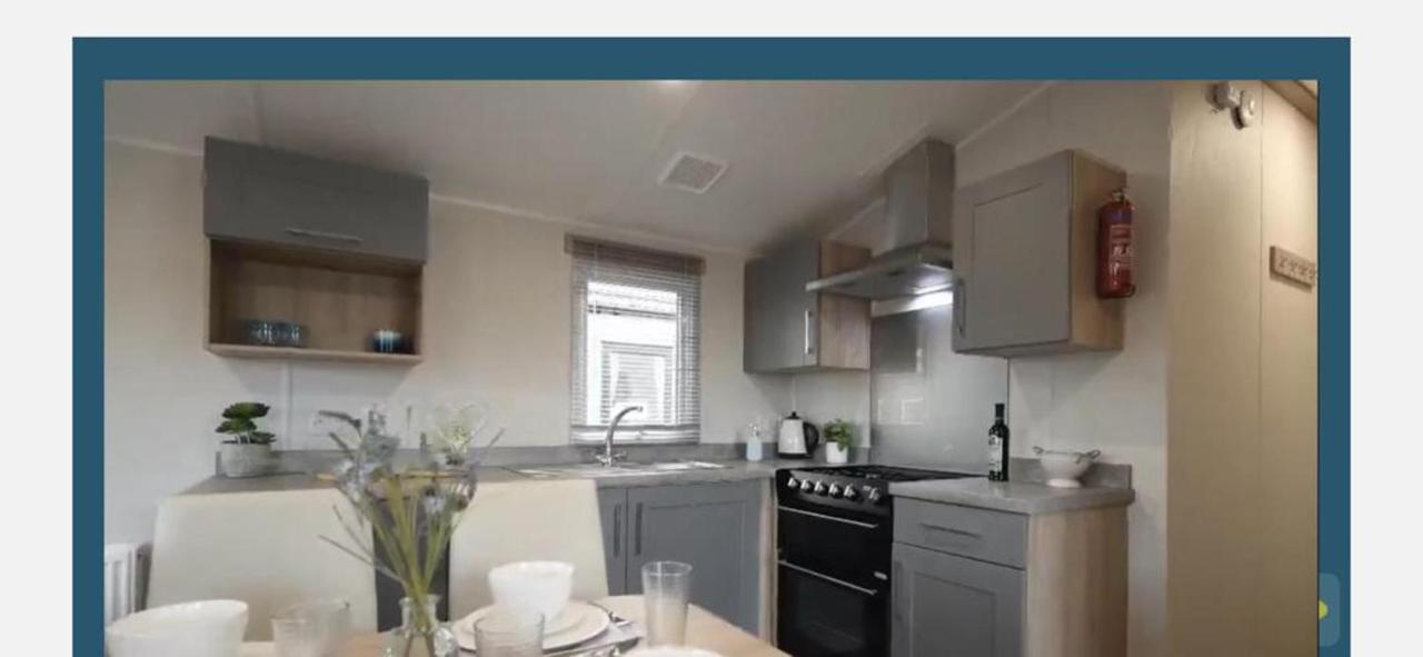 Charming 3-bed Caravan In Mersea Island Chalet *