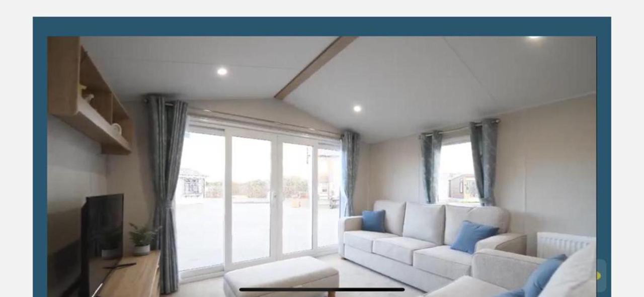 Charming 3-bed Caravan In Mersea Island Chalet