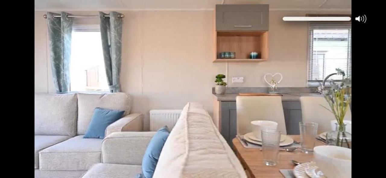 Charming 3-bed Caravan In Mersea Island *