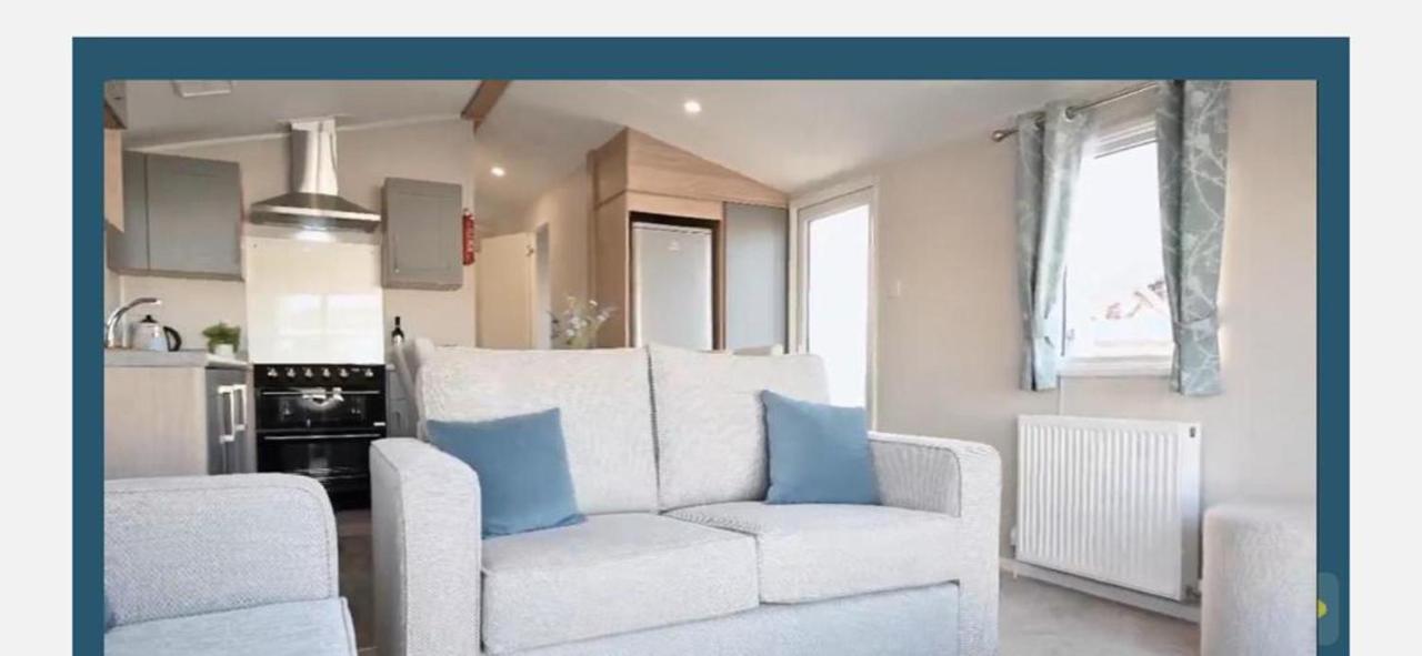Charming 3-bed Caravan In Mersea Island Chalet