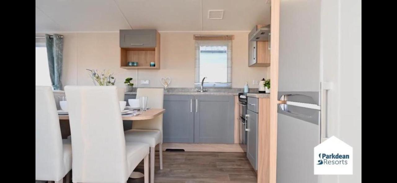 Chalet Charming 3-bed Caravan In Mersea Island