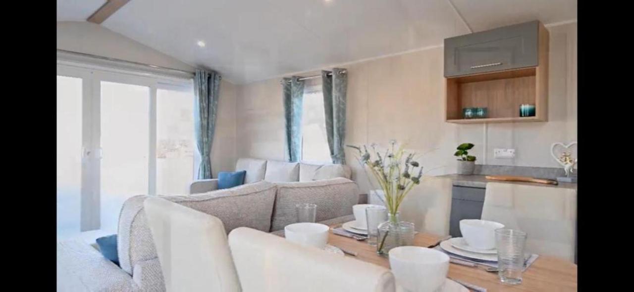 Chalet Charming 3-bed Caravan In Mersea Island *