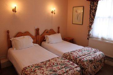 Brook Red Lion 3*