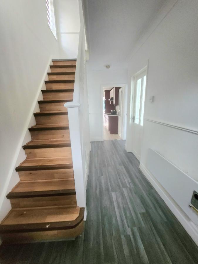 The Comfy Resort, Free Private Parking & Wifi, 9 Beds Holiday home