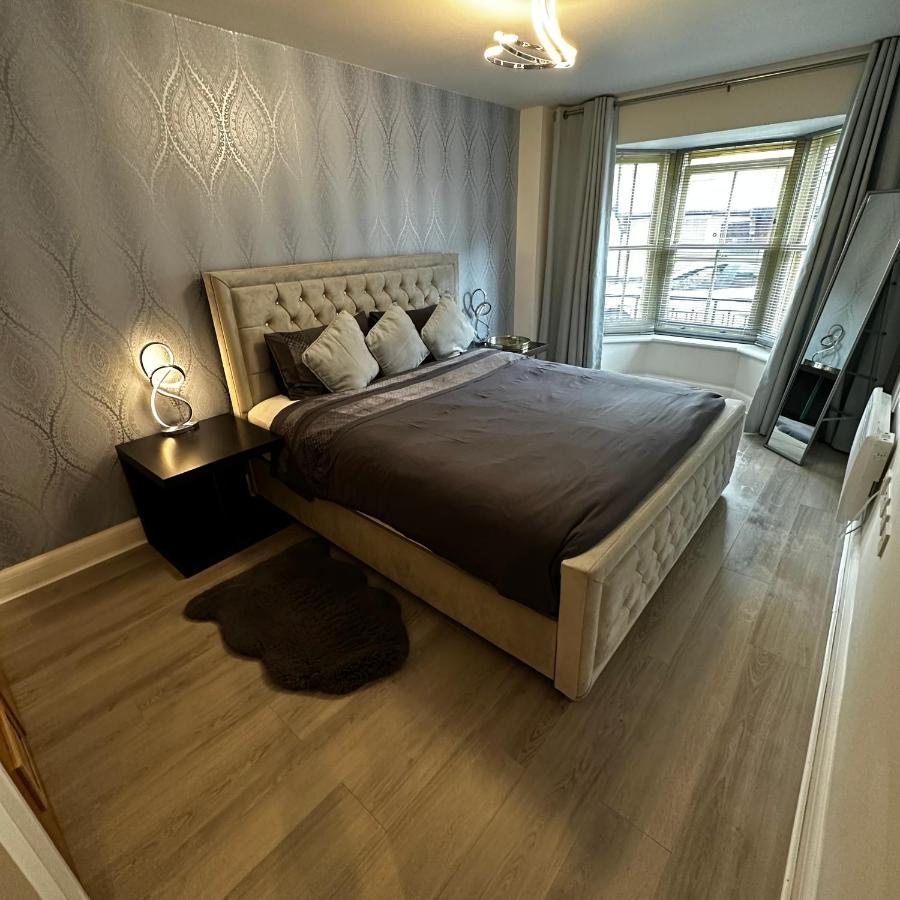 One Bedroom Flat Town Centre Apartment *