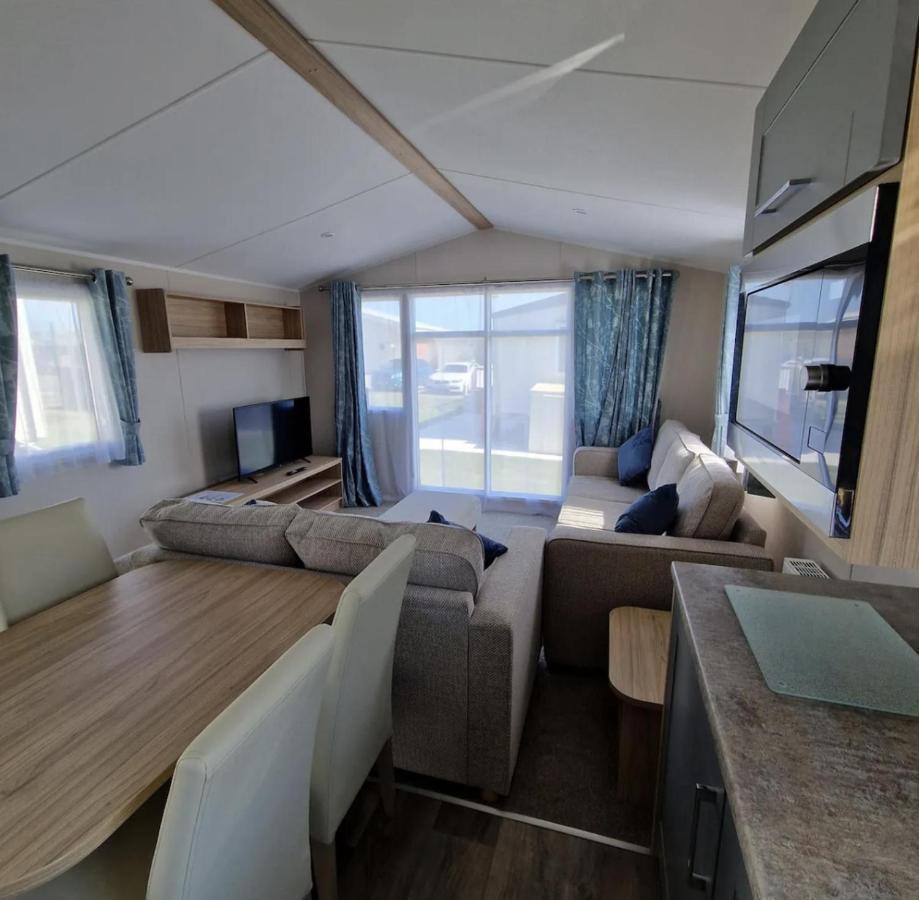 Luxury Static Caravan Sleeps 6 Coopers Holiday home Colchester