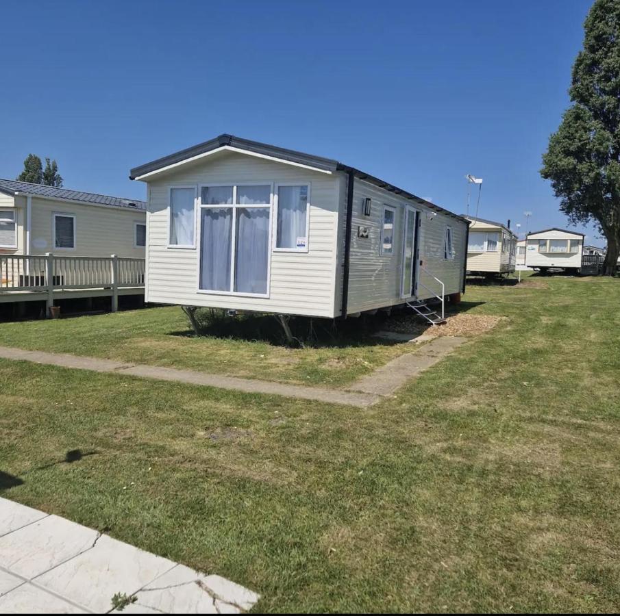 Luxury Static Caravan Sleeps 6 Coopers *