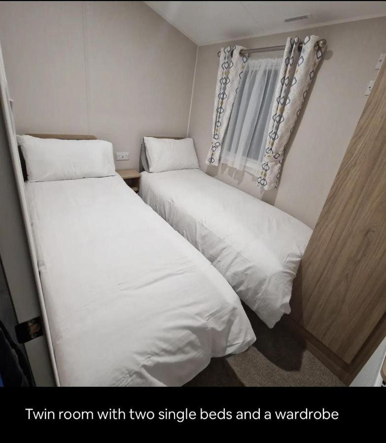 Luxury Static Caravan Sleeps 6 Coopers *