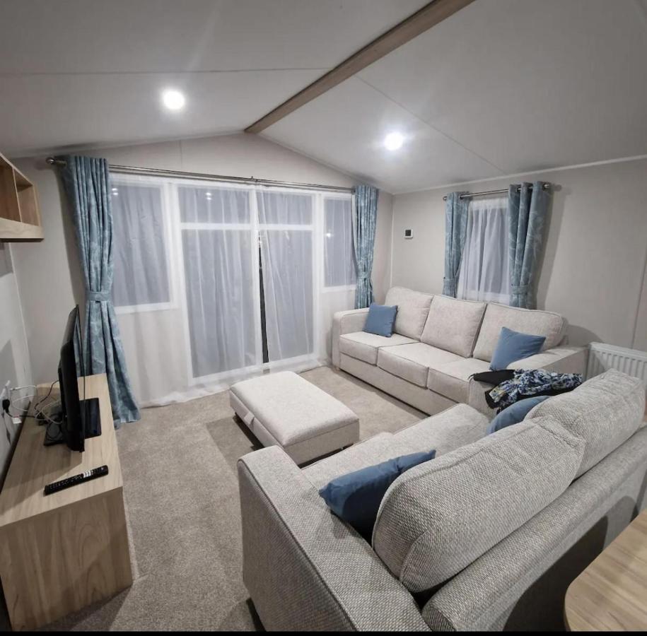 Holiday home Luxury Static Caravan Sleeps 6 Coopers *