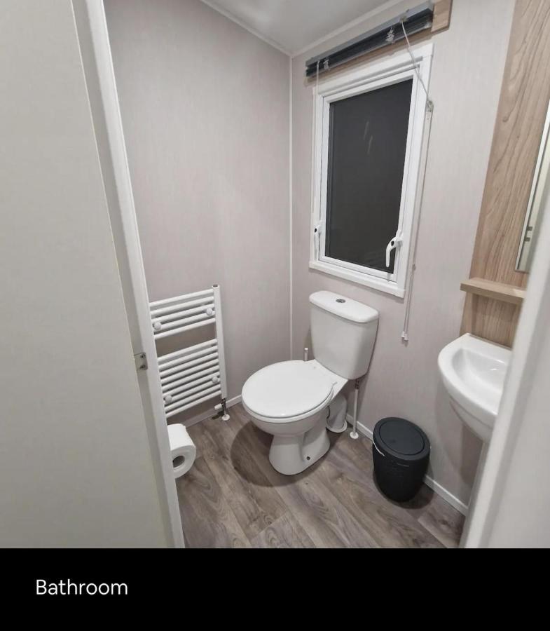 Luxury Static Caravan Sleeps 6 Coopers