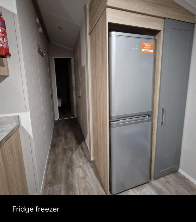 Luxury Static Caravan Sleeps 6 Coopers * Colchester