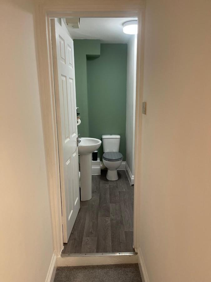 Cosy Entire Super King Bed Near Town Center Apartment Colchester