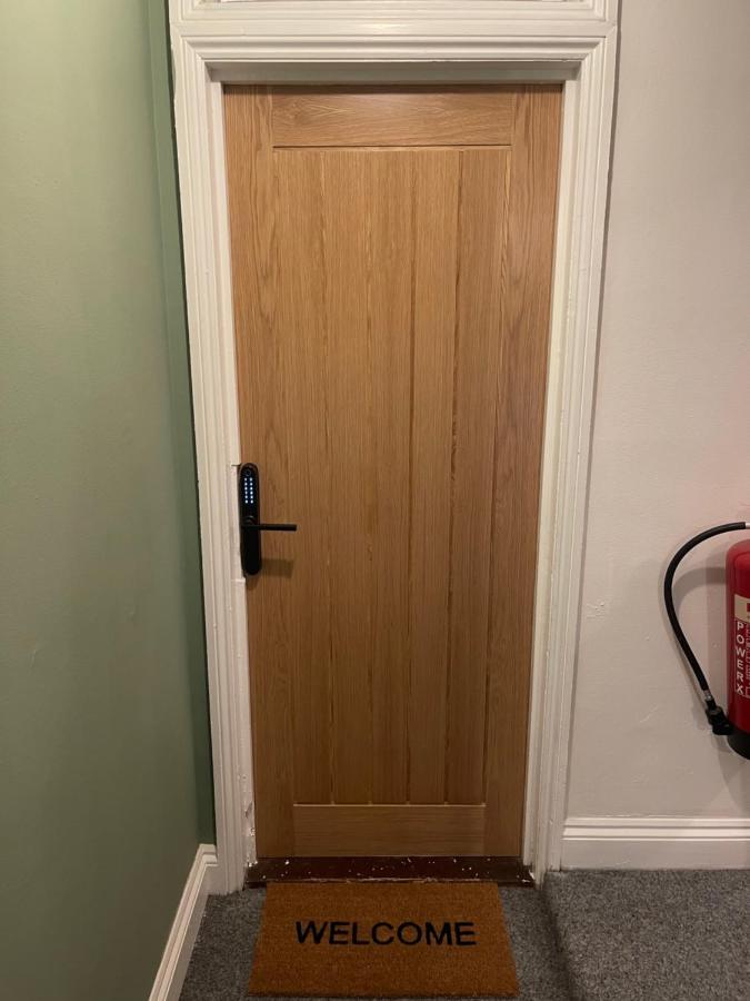 Cosy Entire Super King Bed Near Town Center Apartment Colchester