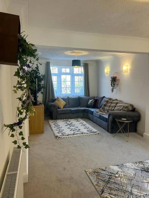 6 Bedroom House - Pool Table - Contractors, Crew, Group