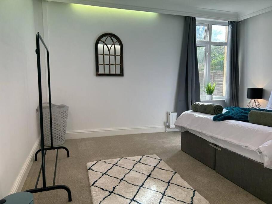 6 Bedroom House - Pool Table - Contractors, Crew, Group Holiday home *