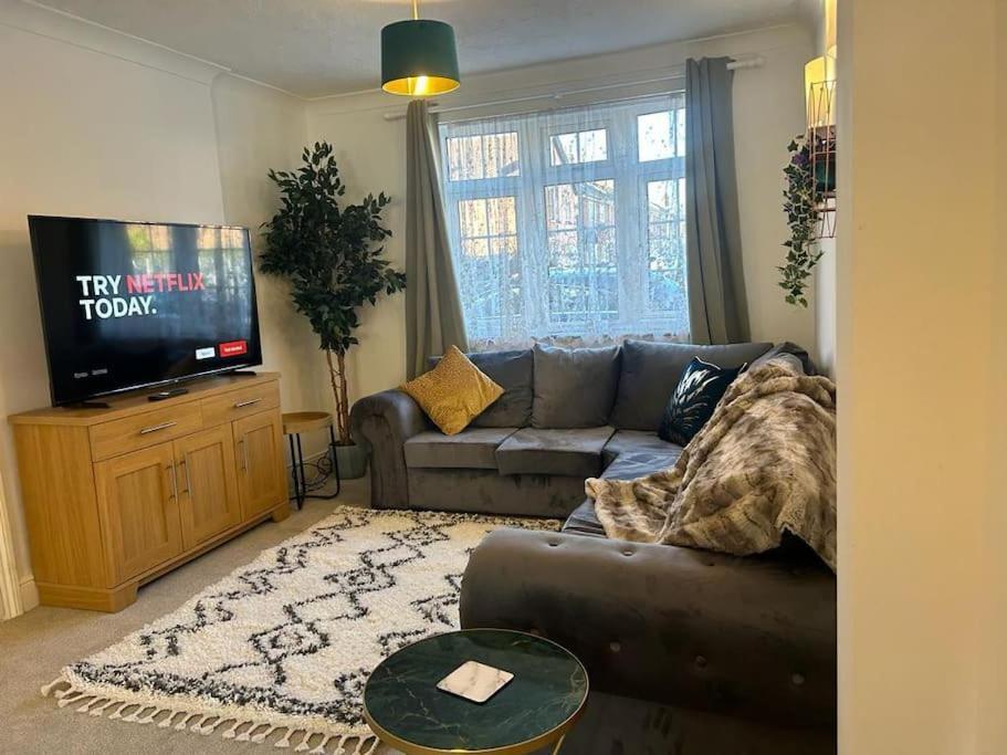 6 Bedroom House - Pool Table - Contractors, Crew, Group Holiday home