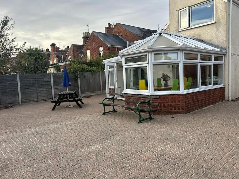 6 Bedroom House - Pool Table - Contractors, Crew, Group Holiday home