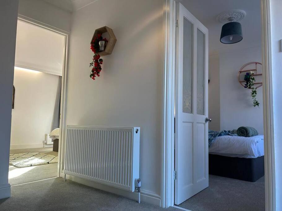 6 Bedroom House - Pool Table - Contractors, Crew, Group Holiday home