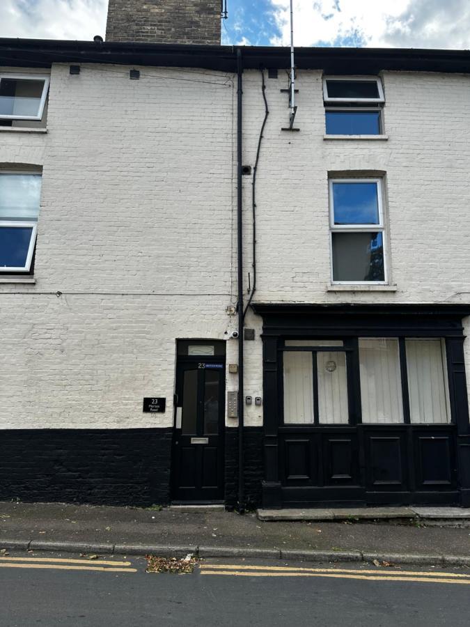 Cosy Entire Super King Bed Near Town Center Apartment Colchester