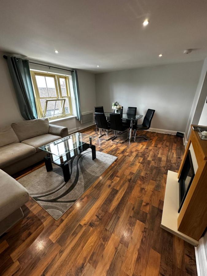 Two Bedroom Flat Town Centre *